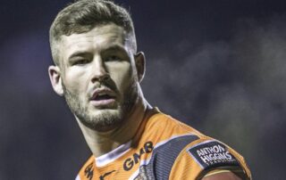 Trasplante de cabello de Zak Hardaker